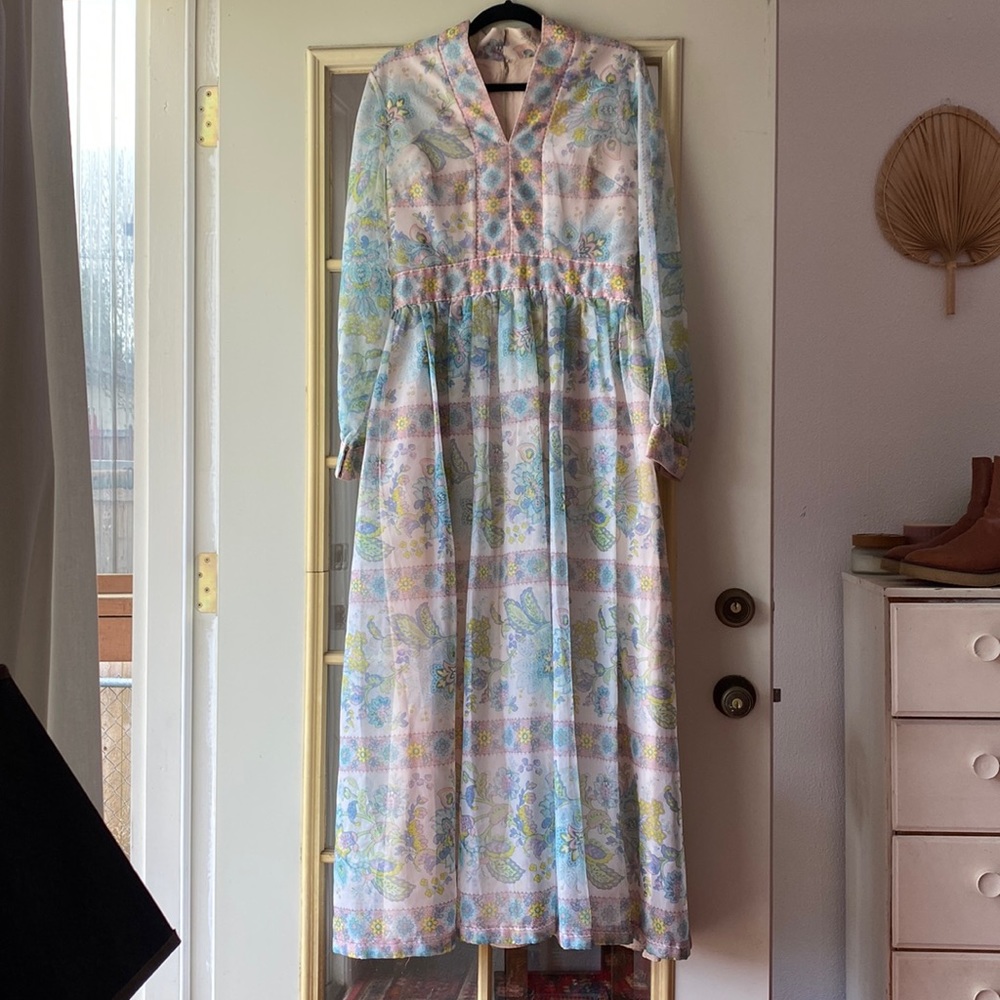 Vintage Sheer Occasion Gown - Picture 2 of 9